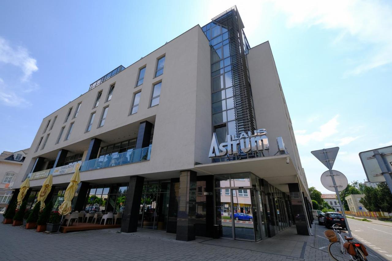 Business Hotel Astrum Laus Levice Exterior foto